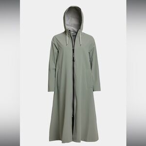 Stutterheim Mosebacke Long Lightweight Zip Matte Raincoat in
Comet